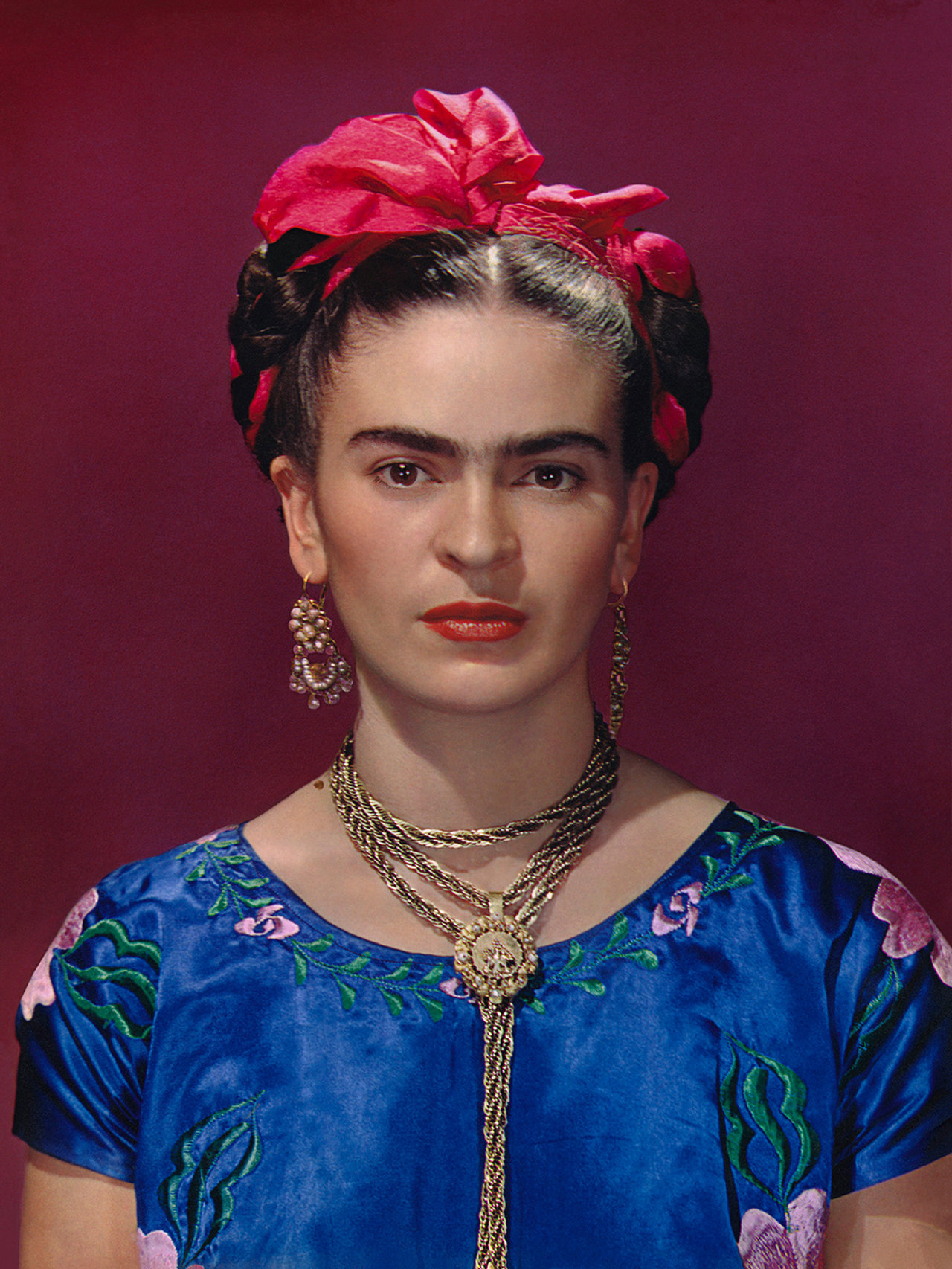 Nickolas Muray, Frida Kahlo in blauwe blouse, 1939, foto, 32,4 x 24,1 cm, Throckmorton Fine Art, New York 