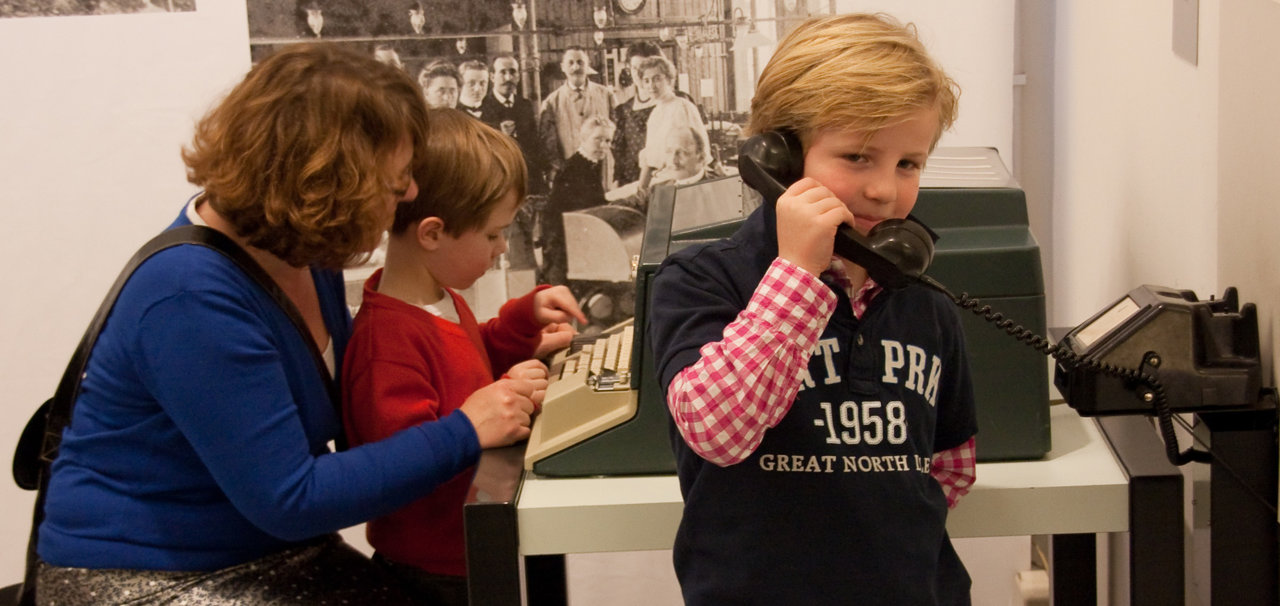 Verbonden met historische telefonie